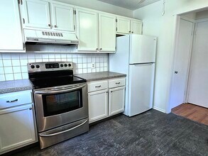 563 Heritage Vlg, Unit F in Southbury, CT - Building Photo - Building Photo