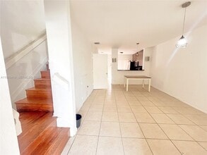 220 E 4th St in Hialeah, FL - Building Photo - Building Photo