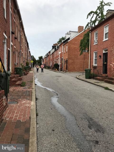 property at 935 S Charles St