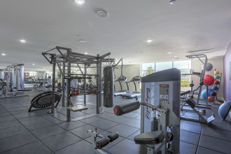 Seacrest Homes Apartments in Torrance, CA - Foto de edificio - Building Photo