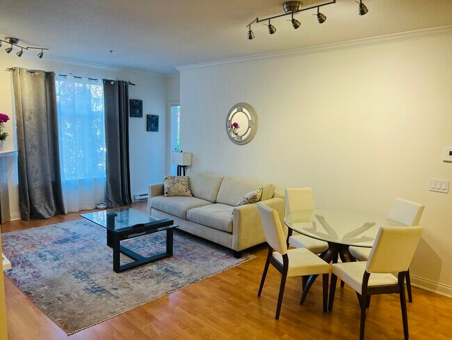 15323 17A Av in Surrey, BC - Building Photo - Building Photo