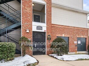 4852 Eisenhower Ave in Alexandria, VA - Foto de edificio - Building Photo
