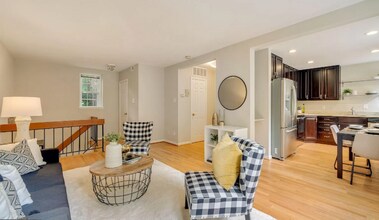 3760 39th Street NW, Unit A139 in Washington, DC - Foto de edificio - Building Photo