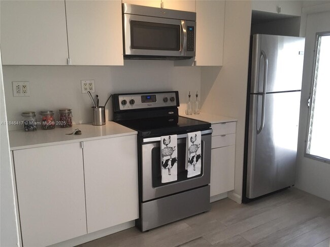 201 Sunrise Dr in Miami, FL - Building Photo - Building Photo