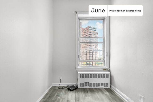 Private bedroom in 3 bed/1 bath Home in New York, NY - Building Photo - Building Photo