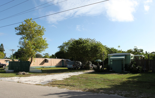 7771 Breeze Dr in North Fort Myers, FL - Building Photo - Building Photo