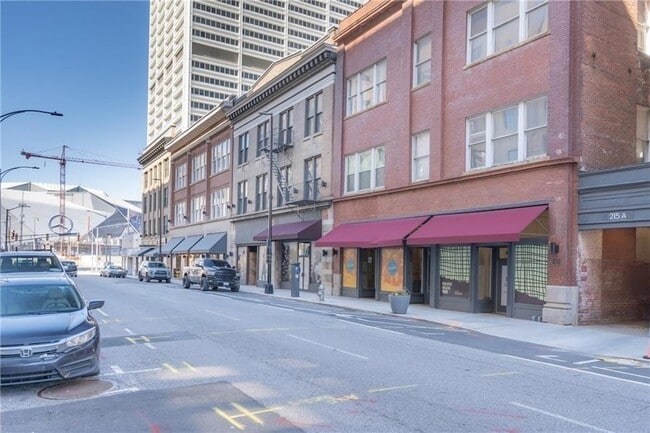 215 Mitchell St SW, Unit PH 1 Building 11-1106 in Atlanta, GA - Foto de edificio - Building Photo