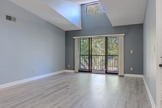 8215 Sun Spring Cir in Orlando, FL - Foto de edificio - Building Photo