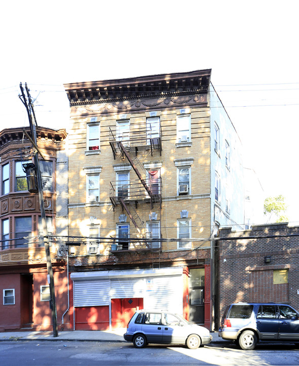 37 Lawrence St in Yonkers, NY - Building Photo