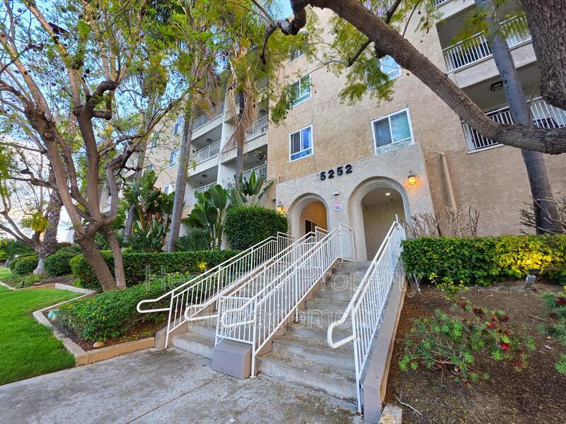 5252 Orange Ave in San Diego, CA - Building Photo