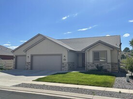 513 Alta Lakes Ave in Montrose, CO - Building Photo