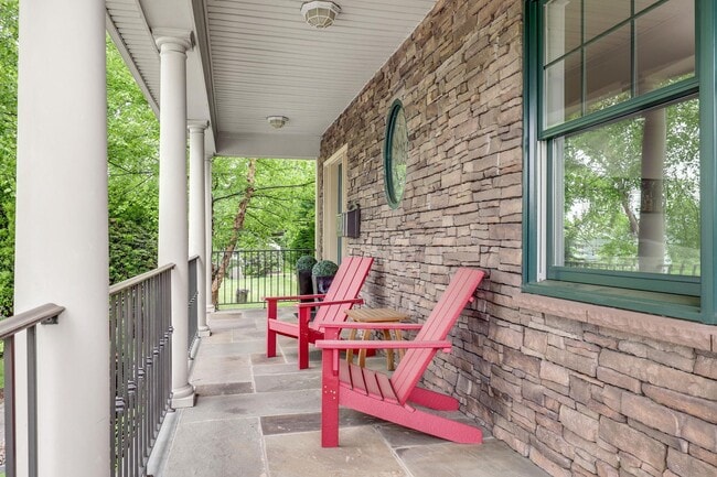 10 Nautilus Pl in New Rochelle, NY - Building Photo - Building Photo