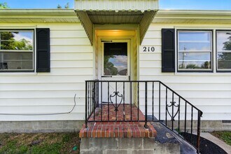 210 Atlantic Ave in Hampton, VA - Building Photo - Building Photo
