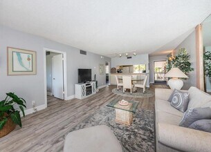 5724 PUERTA DEL SOL Blvd in St. Petersburg, FL - Building Photo - Building Photo