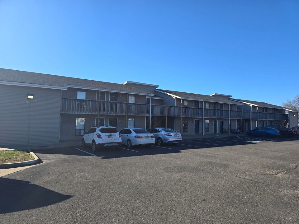 856 State Rte D in Osage Beach, MO - Building Photo