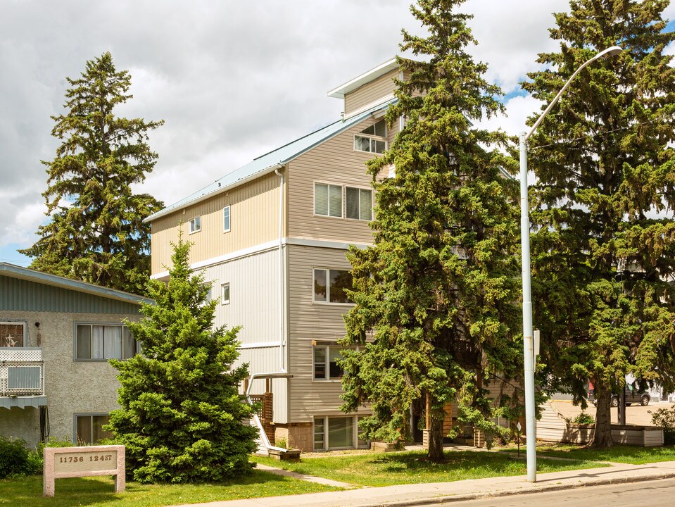 11742 124th St NW in Edmonton, AB - Building Photo