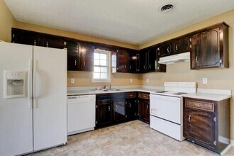 411 Eddy St in Oak Grove, KY - Foto de edificio - Building Photo