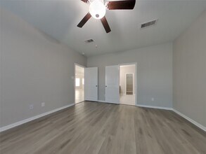 916 American Monarch Dr in La Marque, TX - Building Photo - Building Photo