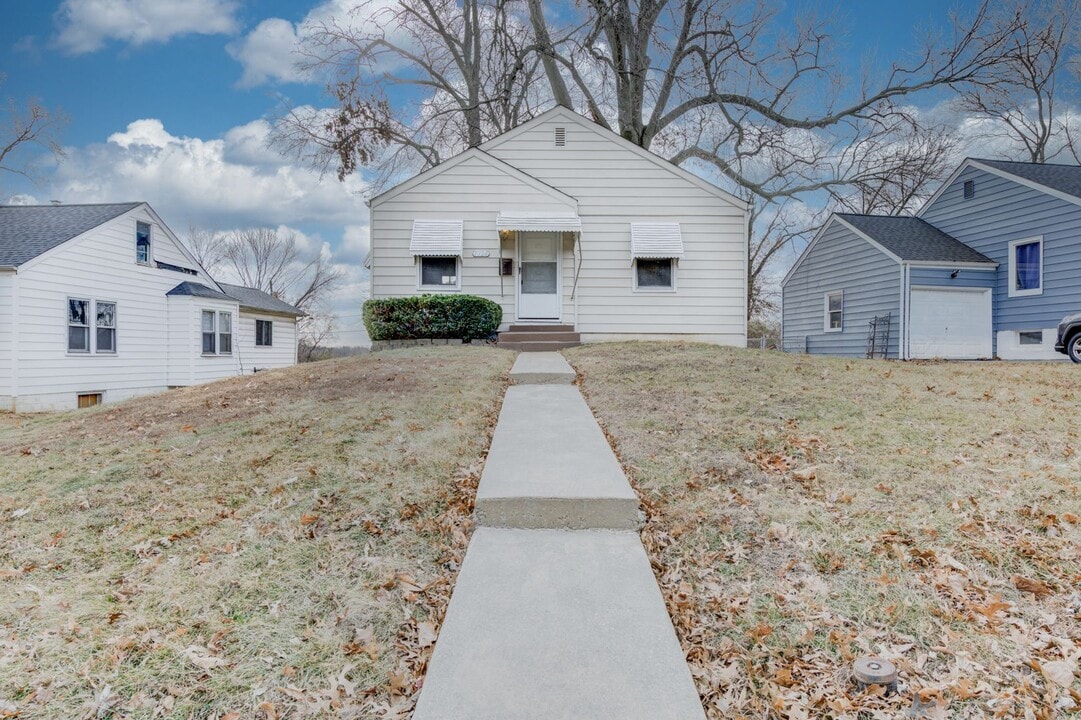 7724 Horatio Dr in St. Louis, MO - Foto de edificio