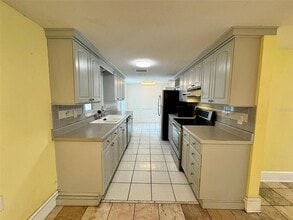 1061 Rushmore Dr in Holiday, FL - Building Photo - Building Photo