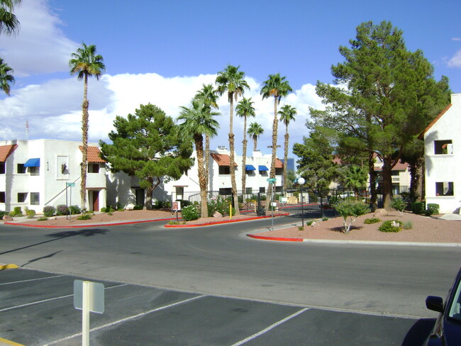 4251 Sanderling Cir in Las Vegas, NV - Building Photo - Building Photo