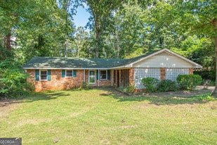 1005 College Station Rd in Athens, GA - Building Photo