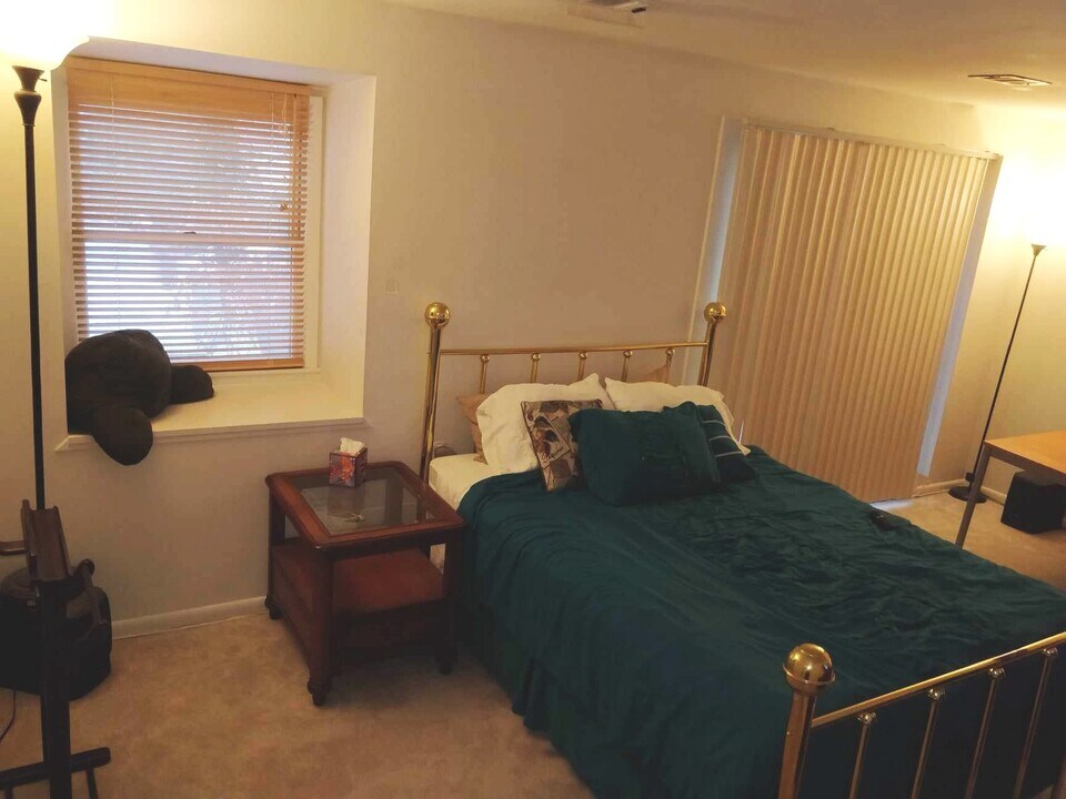 2710 Calgary Ave, Unit Kanza in Kensington, MD - Foto de edificio
