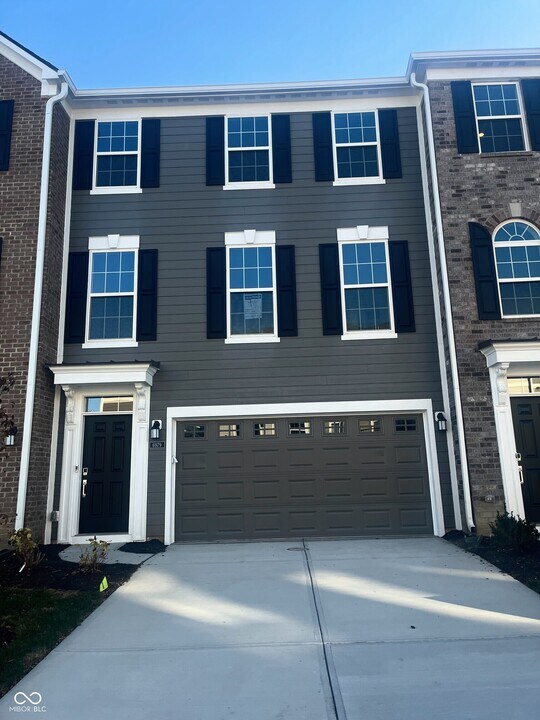 6979 Adalene Ln in Carmel, IN - Building Photo