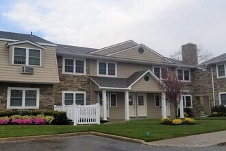 301 Imperial Way in Bayport, NY - Building Photo - Building Photo