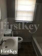 6217 E 95th Terrace in Kansas City, MO - Foto de edificio - Building Photo