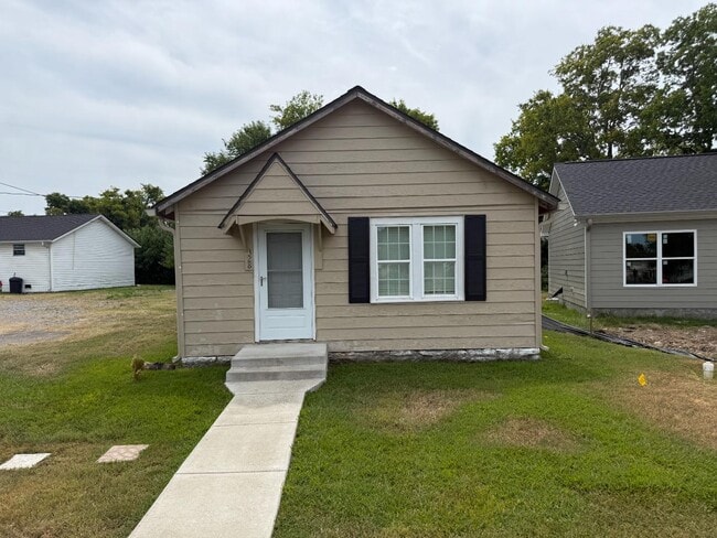 328 W Adams St in Lebanon, TN - Building Photo - Building Photo