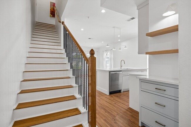 property at 806 Jackson Hill St