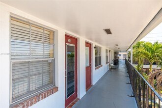 1050 Atlantic Shores Blvd in Hallandale Beach, FL - Building Photo - Building Photo