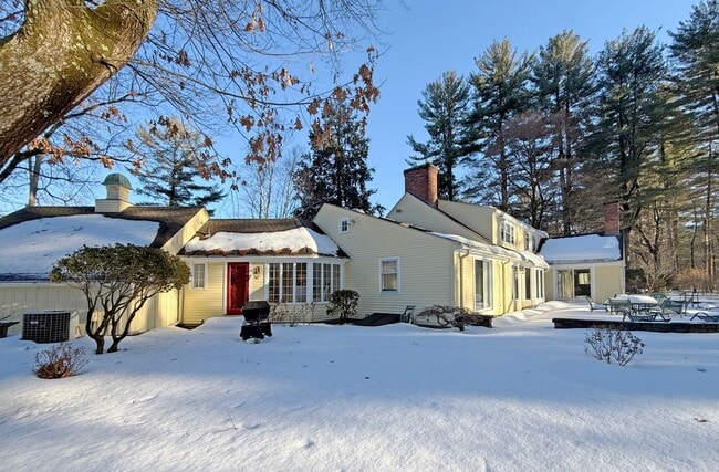 74 Prynne Ridge Rd in Longmeadow, MA - Foto de edificio - Building Photo