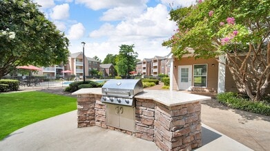 The Local Apartments in Memphis, TN - Foto de edificio - Building Photo