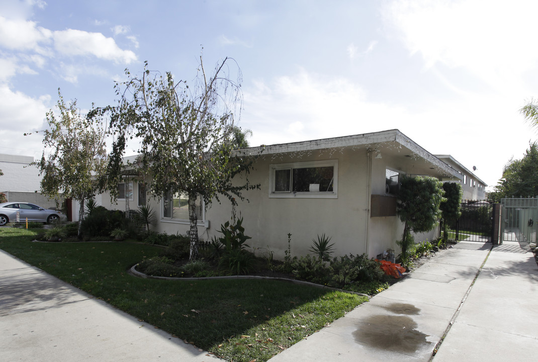 3518 W Orange Ave in Anaheim, CA - Building Photo