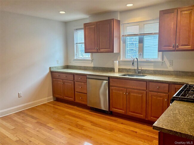 16 S Regent St in Port Chester, NY - Building Photo - Building Photo