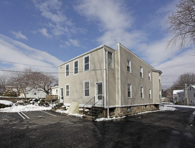 1005 Cove Rd in Stamford, CT - Foto de edificio - Building Photo