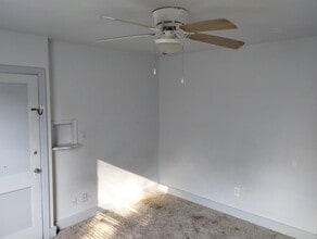 615 S Center St, Unit 1 in Grove City, PA - Building Photo - Building Photo