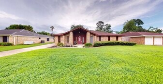 1120 Brandywine Dr in Beaumont, TX - Building Photo