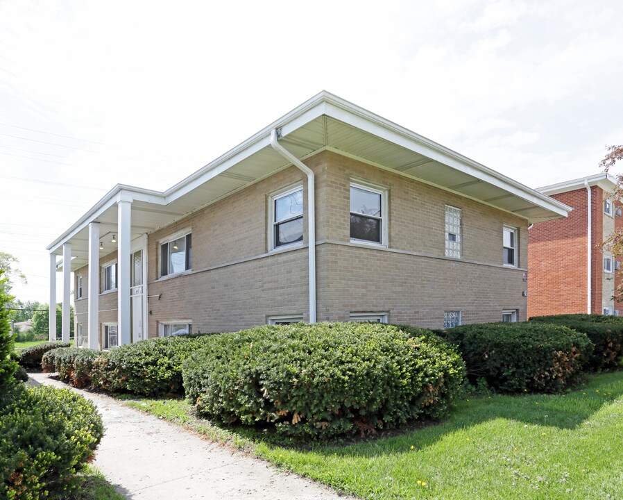 49 E Blecke Ave in Addison, IL - Foto de edificio