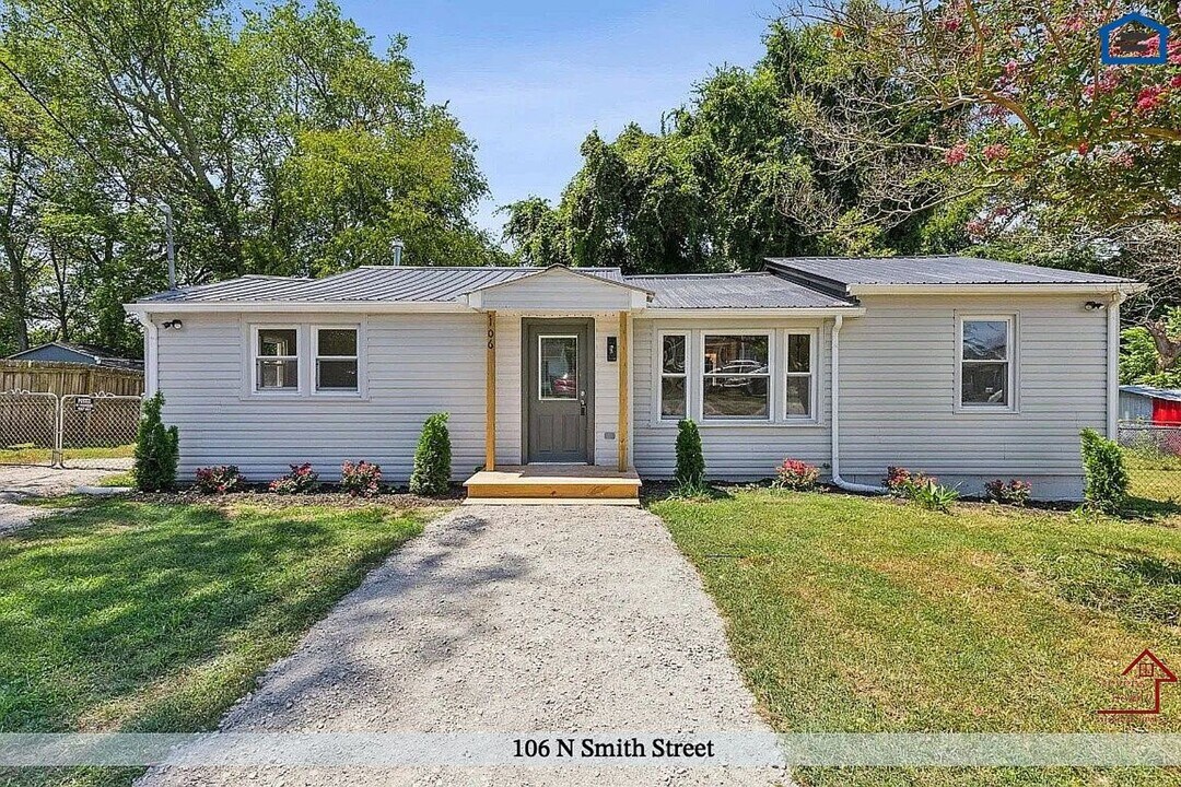 106 N Smith St in McMinnville, TN - Building Photo