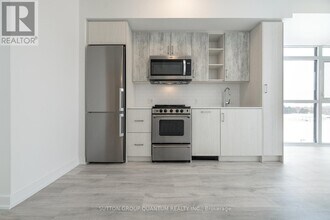 251 Manitoba St in Toronto, ON - Building Photo - Building Photo