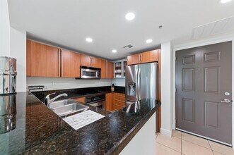 610 Clematis St, Unit 825 in West Palm Beach, FL - Building Photo - Building Photo