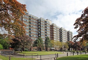 Blake-Boultbee Apartments in Toronto, ON - Building Photo