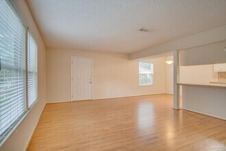 3309 Kingswood Ct in Pensacola, FL - Foto de edificio - Building Photo