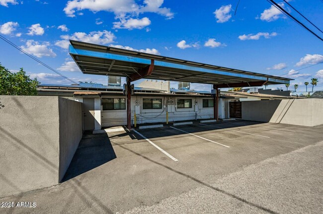 property at 4103 E Moreland St