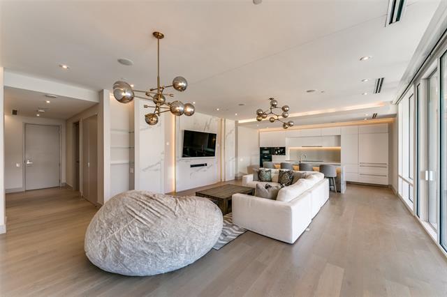 2408 Victory Park Ln in Dallas, TX - Building Photo - Building Photo