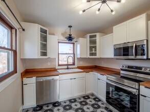 3130 Westwood Dr NW in Cedar Rapids, IA - Building Photo - Building Photo