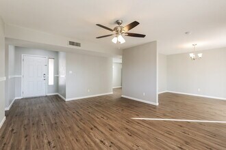 6601 W Desert Cove Ave in Glendale, AZ - Foto de edificio - Building Photo